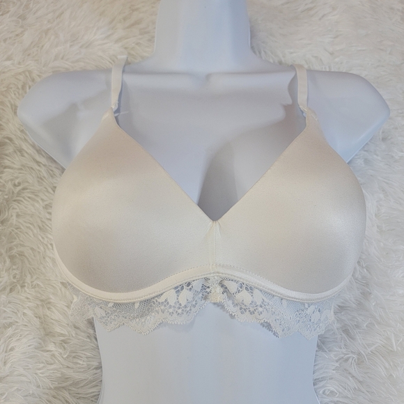 Maidenform Pure Comfort White Lace Bralette - Picture 2 of 13